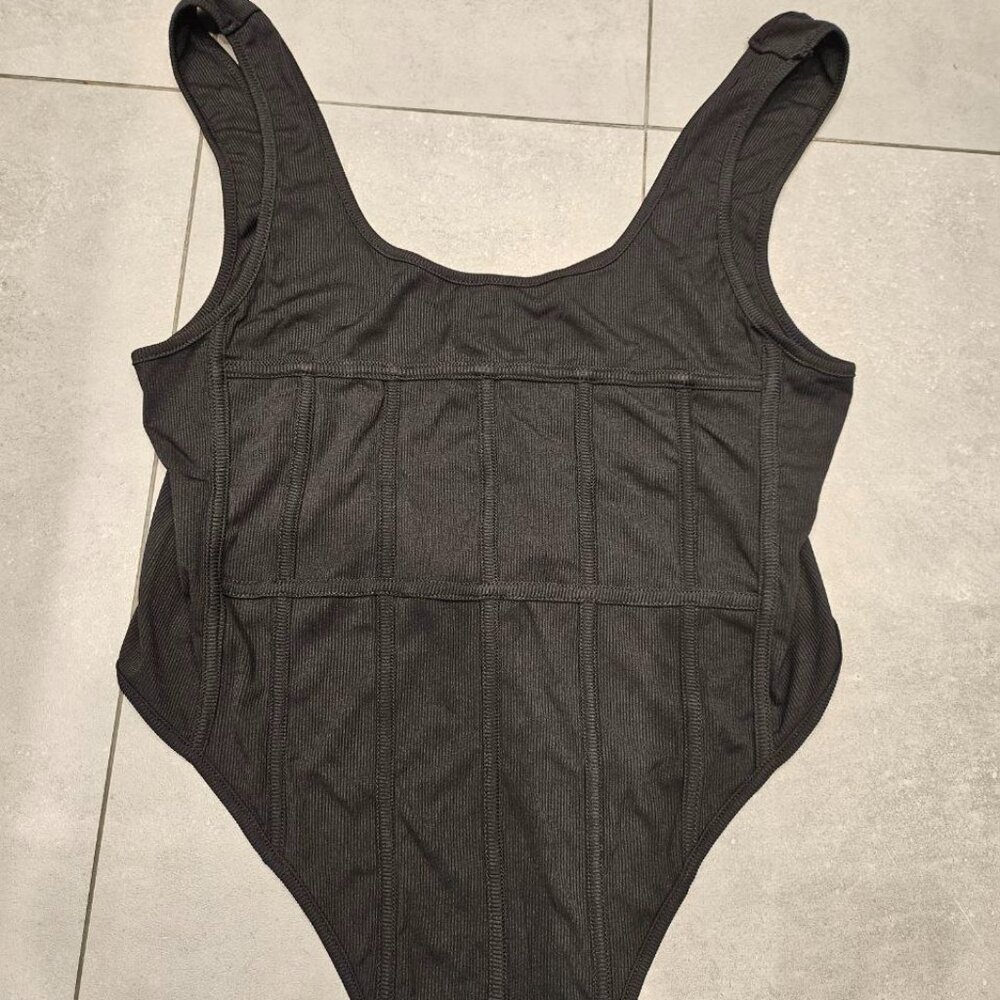Unisex Black tank top Long front part Size Large